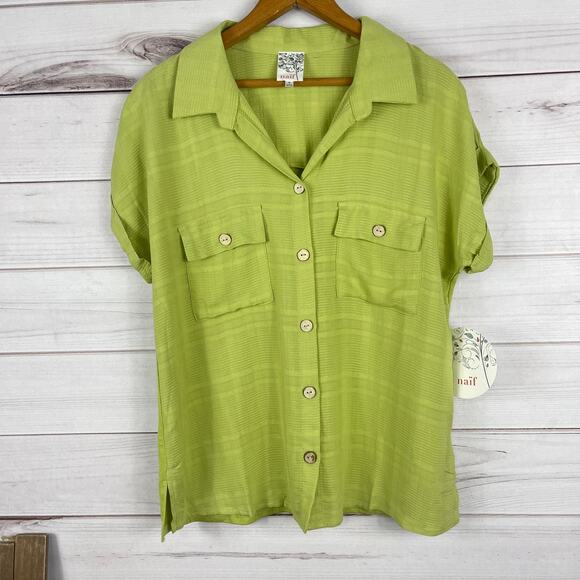NAIF Women's Button Down Short Sleeve Collared Shirt Green Size Small NWT - Picture 1 of 8